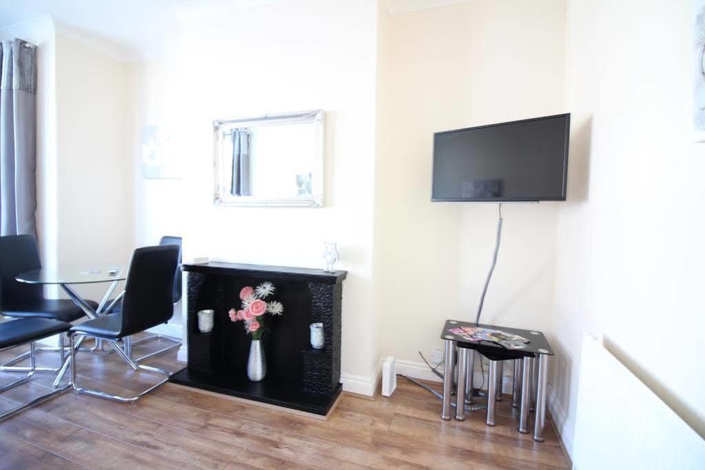 Seventy Eight Apartment Сътън он Сий Екстериор снимка